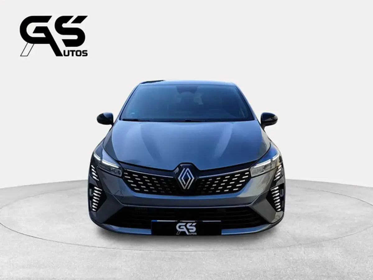 Usado Renault Clio Techno 90 CV (66 kW) 2025 Gris Utilitario