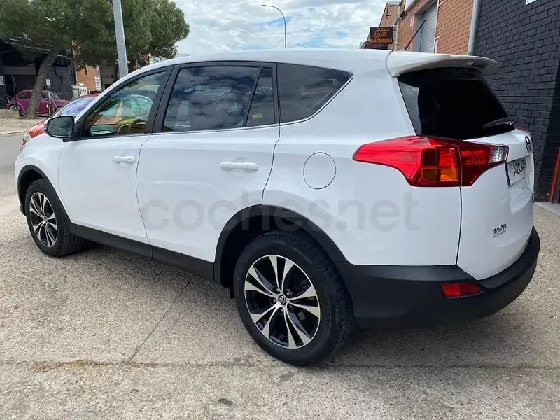 Usado Toyota RAV4 Advance 124 CV (91 kW) 2015 Blanco SUV