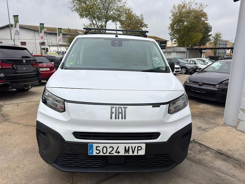 Blanco Usado 2024 Fiat Doblò Monovolumen | 17.500 € (Precio justo) - Imagen 1/4