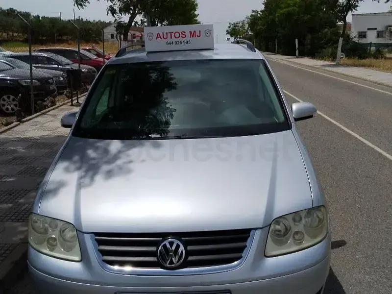 Usado VW Touran Trendline 100 CV (73 kW) 2004 Gris / plata Monovolumen
