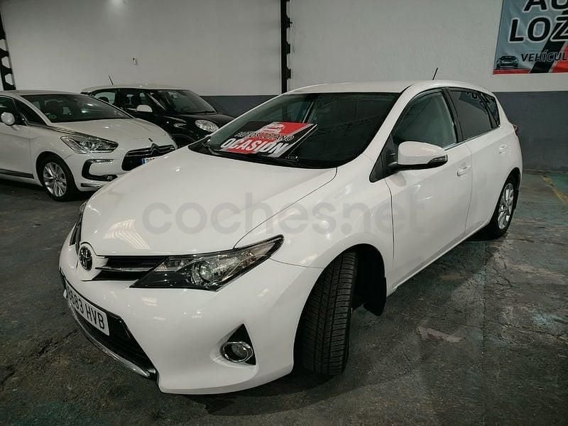 Usado Toyota Auris Active 132 CV (97 kW) 2014 Blanco Berlina