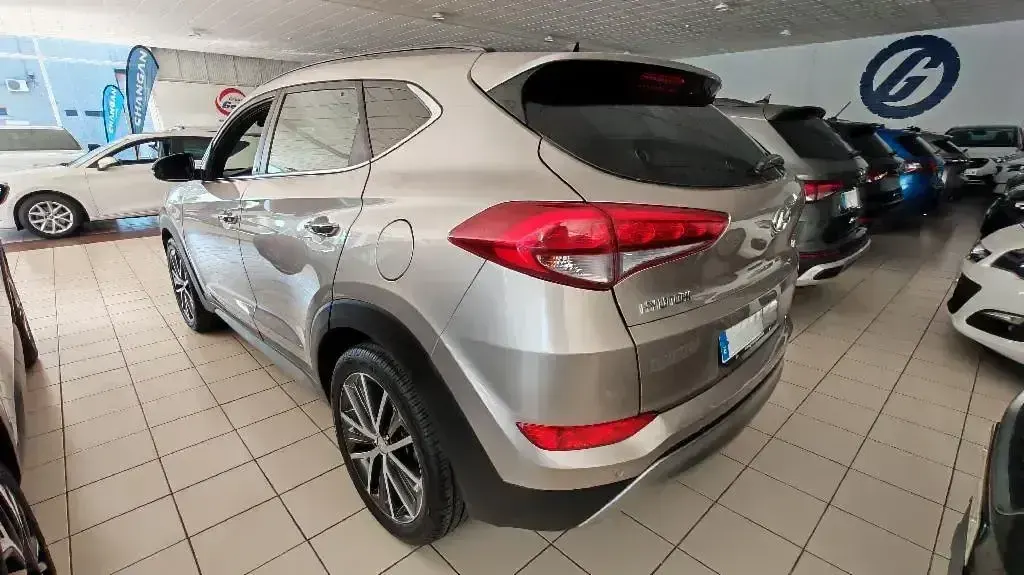 Usado Hyundai Tucson GO! 177 CV (130 kW) 2018 Gris SUV