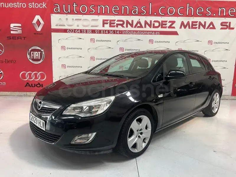 Usado Opel Astra Selective 140 CV (102 kW) 2012 Negro Berlina
