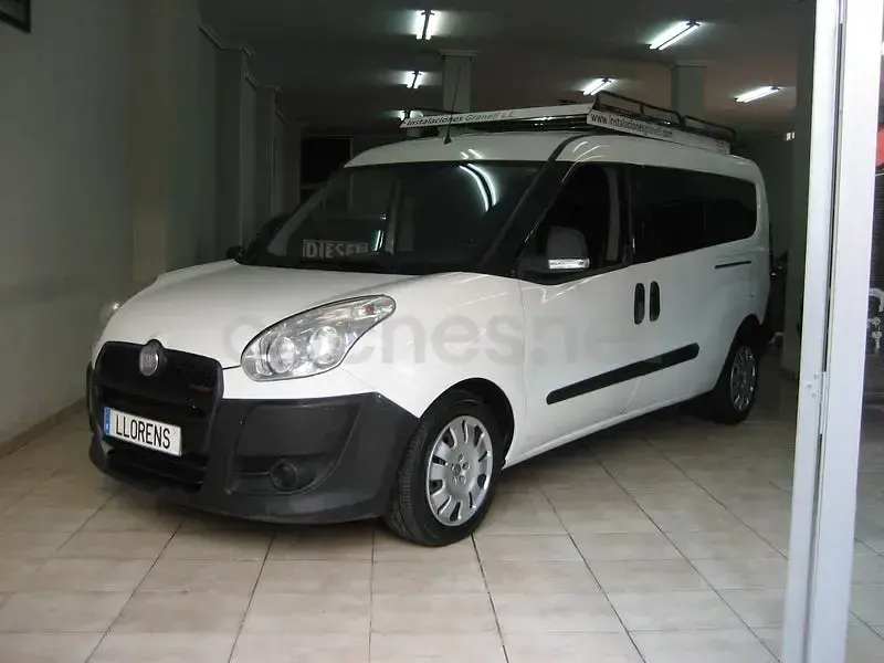 Usado Fiat Doblò Dynamic 105 CV (77 kW) 2011 Blanco Monovolumen