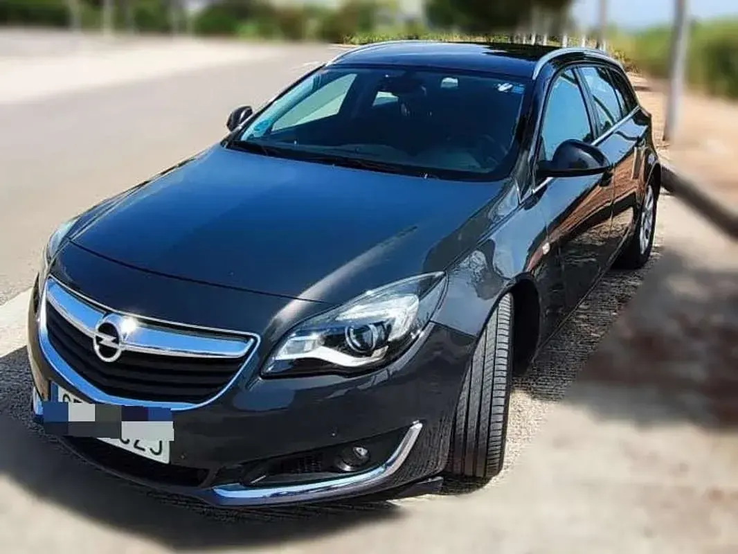 Usado Opel Insignia Selective 136 CV (100 kW) 2017 Negro Familiar