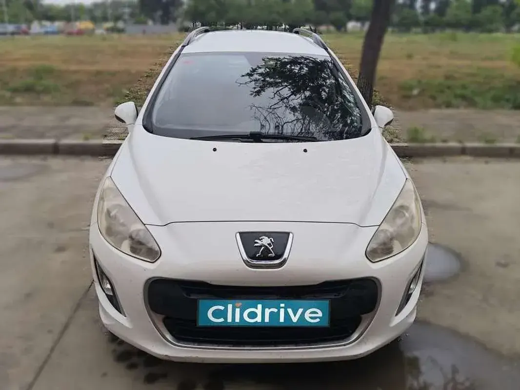 Usado Peugeot 308 Access 112 CV (82 kW) 2012 Blanco Familiar