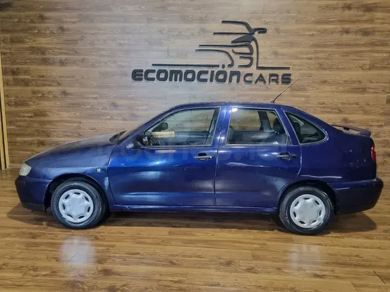 Usado Seat Cordoba Stella 75 CV (55 kW) 2002 Azul Familiar