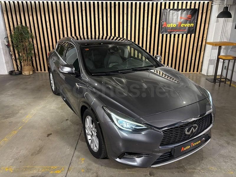 Usado Infiniti Q30 Premium 170 CV (125 kW) 2018 Gris / plata Berlina