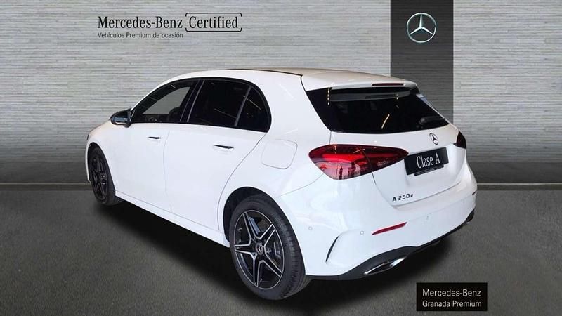 Usado Mercedes A250 163 CV (119 kW) 2024 Blanco Berlina