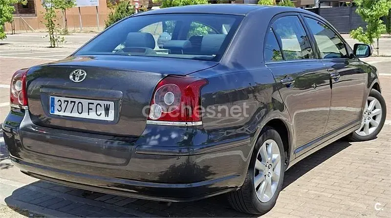 Usado Toyota Avensis Sol 116 CV (85 kW) 2006 Gris / plata Berlina