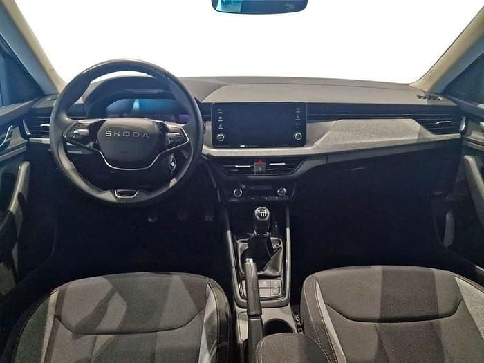 Usado Skoda Kamiq Selection 115 CV (84 kW) 2025 Gris plata SUV