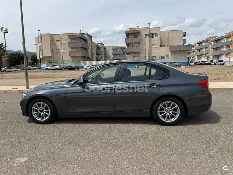 Usado BMW 320 Efficient Dynamics 163 CV (119 kW) 2014 Gris / plata Berlina