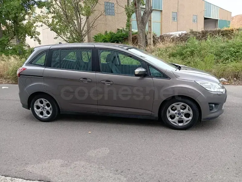 Usado Ford C-MAX 125 CV (91 kW) 2014 Beige Monovolumen