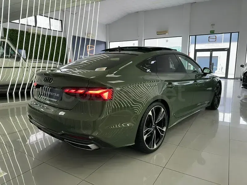 Usado Audi A5 Sportback Ambiente 204 CV (150 kW) 2023 Verde Utilitario