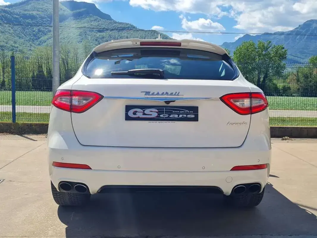 Usado Maserati Levante 430 CV (316 kW) 2016 Blanco SUV