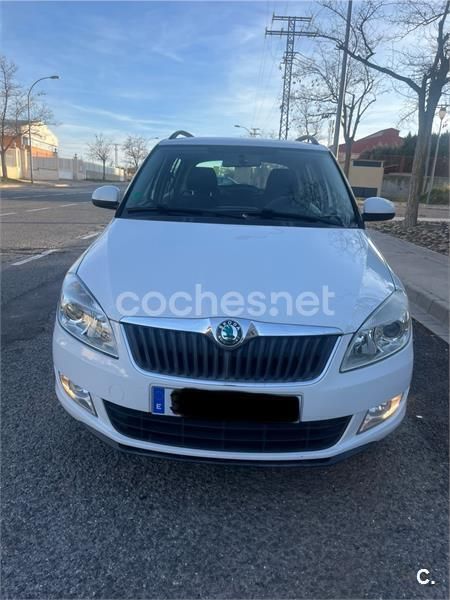Usado Skoda Fabia Elegance 85 CV (62 kW) 2012 Blanco Utilitario