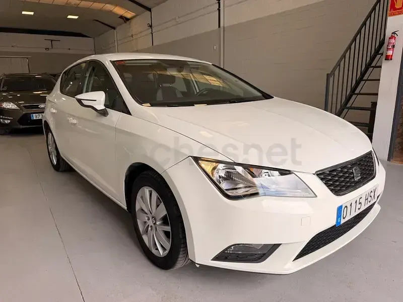 Usado Seat Leon Reference 105 CV (77 kW) 2014 Blanco Berlina