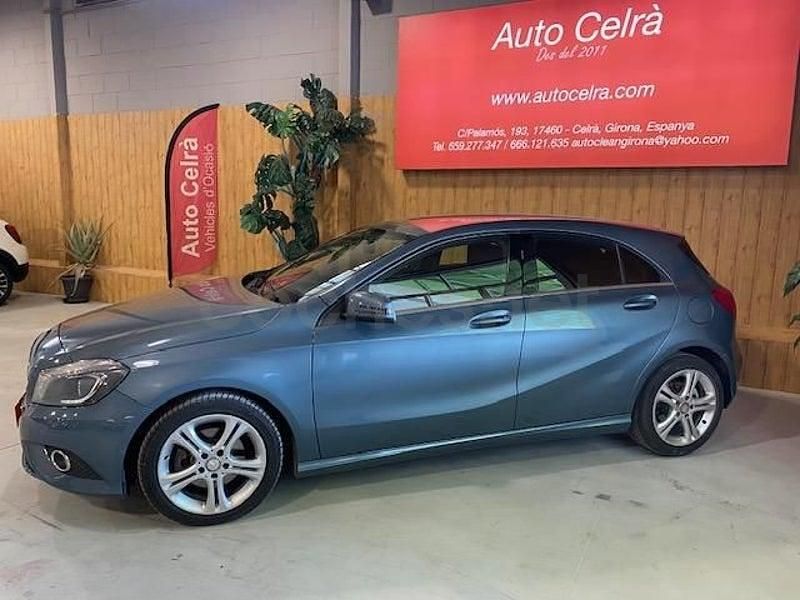 Usado Mercedes A180 Style 122 CV (89 kW) 2016 Gris / plata Berlina