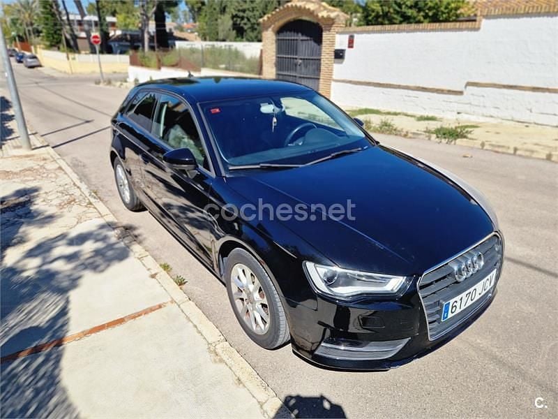 Käytetty Audi A3 Attraction 110 HP (80 kW) 2015 Musta Sedan