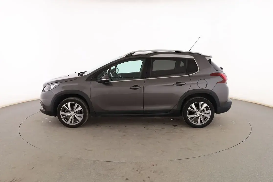 Usado Peugeot 2008 Allure 110 CV (80 kW) 2018 Gris SUV