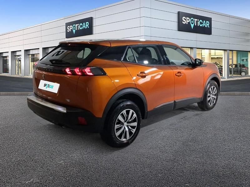 Usado Peugeot 2008 Active 100 CV (73 kW) 2023 Naranja SUV