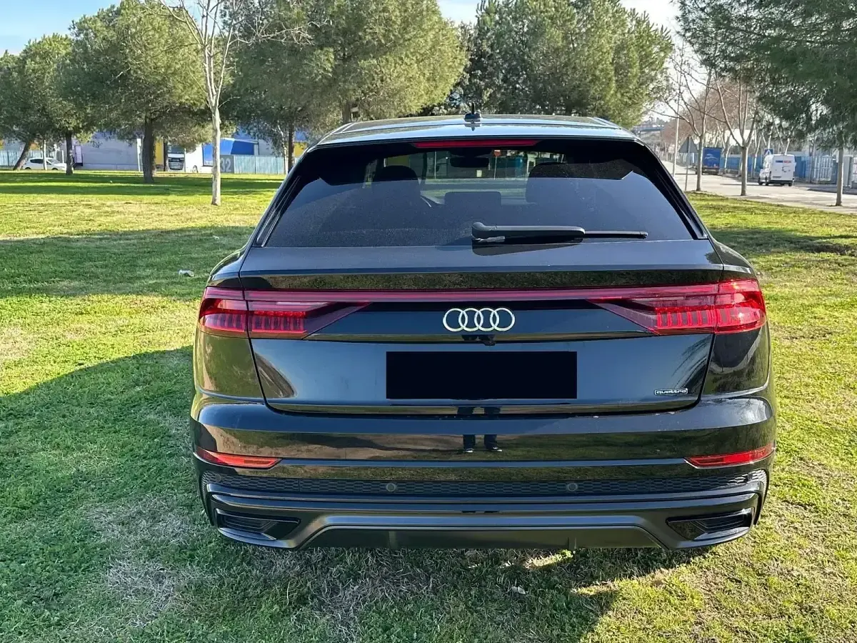 Begagnad Audi Q8 S-Line 490 HK (360 kW) 2024 Svart SUV