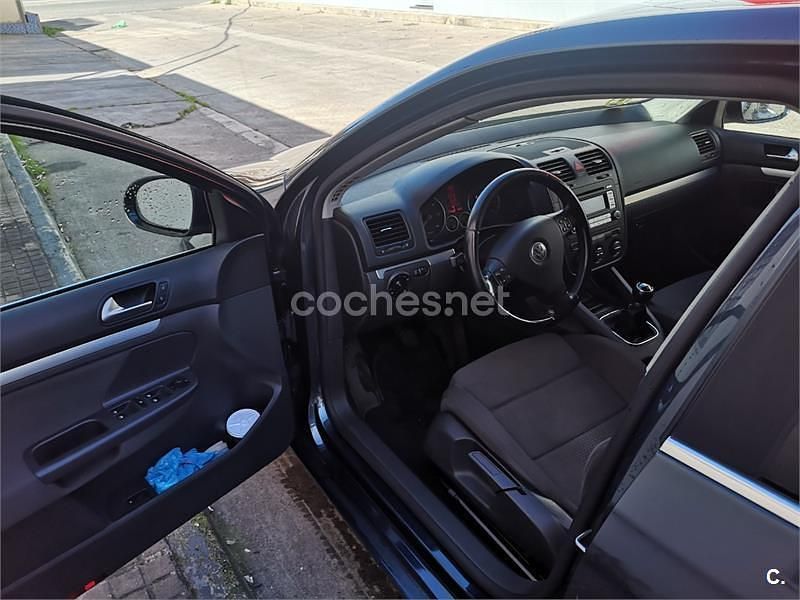 Usado VW Jetta Trendline 105 CV (77 kW) 2007 Azul Berlina