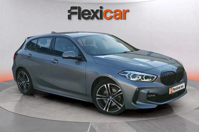 Gris Usado 2024 BMW 118 Utilitario | 24.990 € (Precio justo) - Imagen 1/4