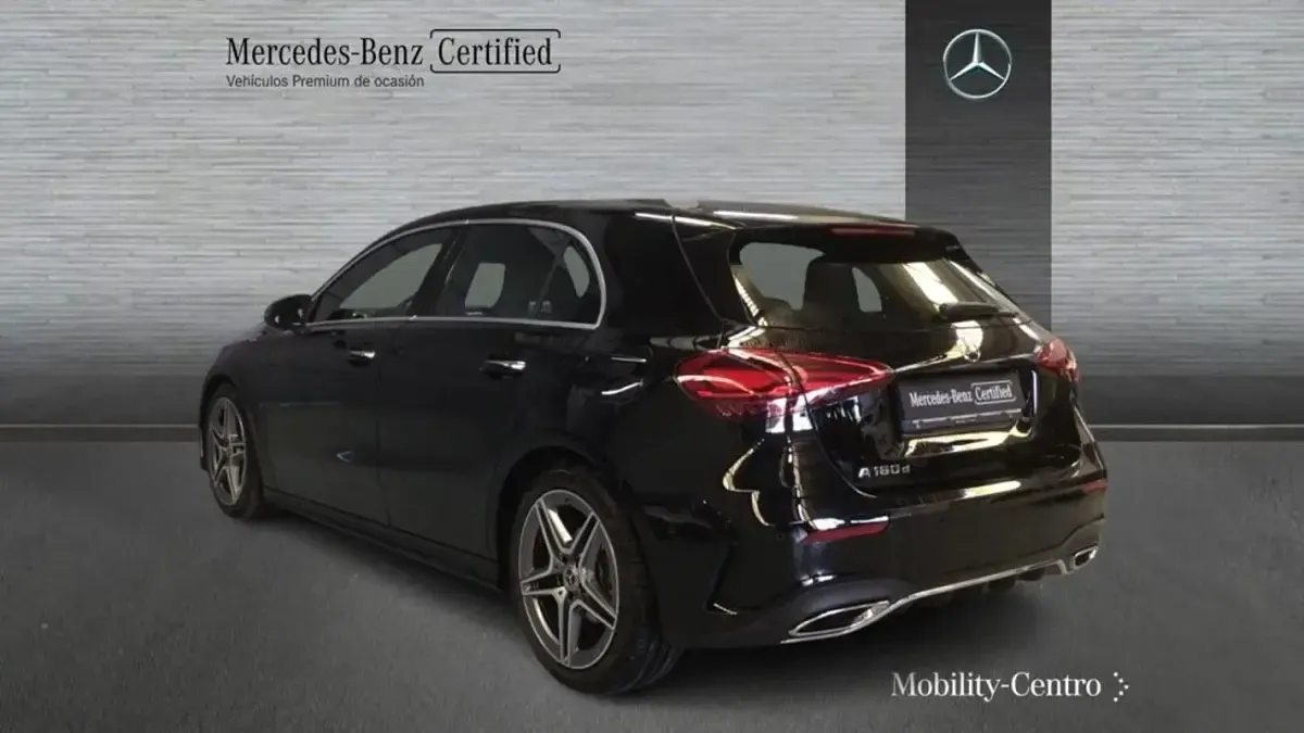 Usado Mercedes A180 116 CV (85 kW) 2024 Negro noche Utilitario