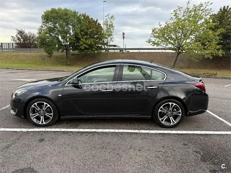 Usado Opel Insignia Selective 163 CV (119 kW) 2014 Negro Berlina