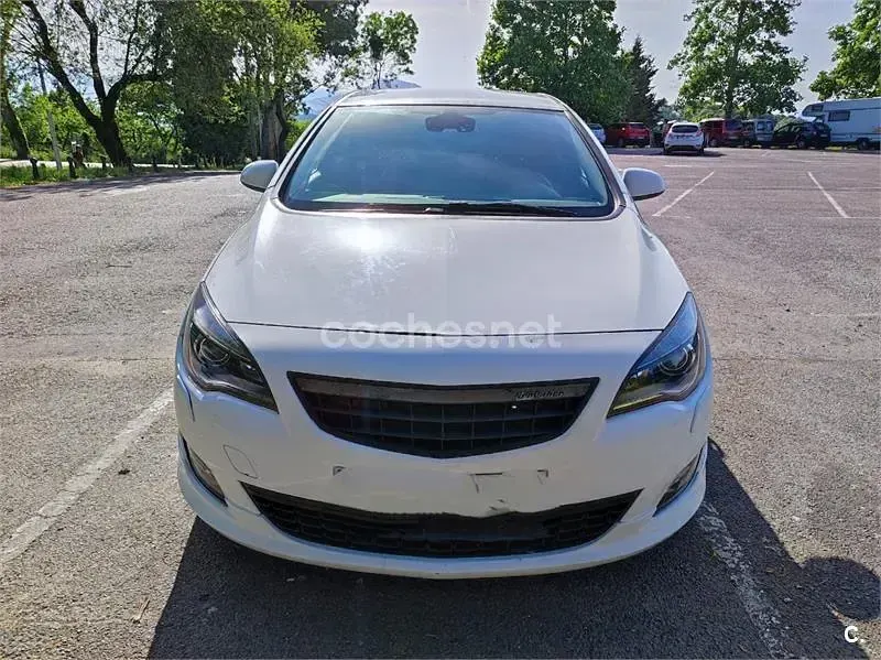 Usado Opel Astra Sport 125 CV (91 kW) 2011 Blanco Berlina