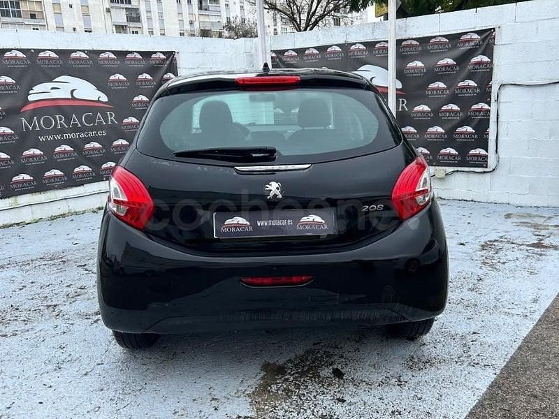 Usado Peugeot 208 Access 82 CV (60 kW) 2015 Negro Utilitario