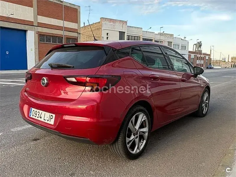 Usado Opel Astra 110 CV (80 kW) 2020 Granate Berlina