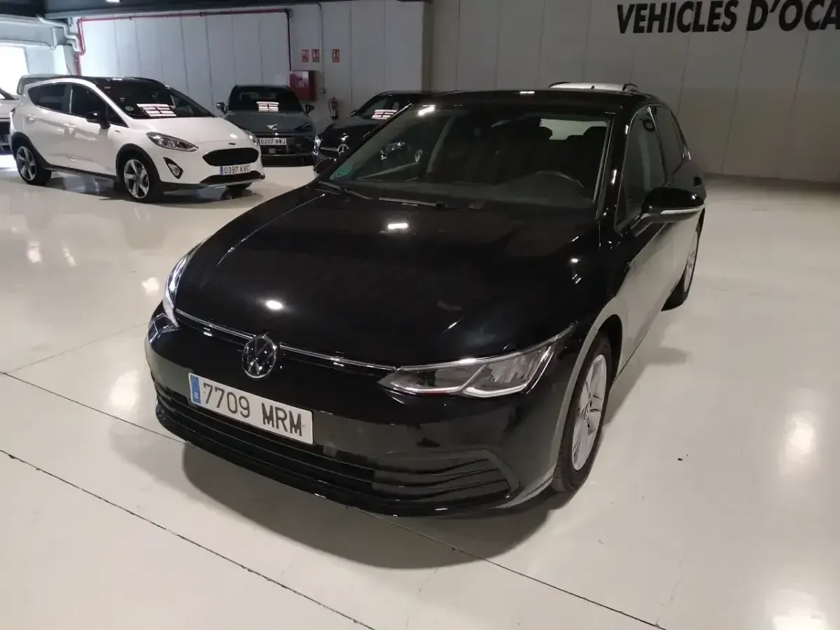 Usado VW Golf VIII Life 115 CV (84 kW) 2024 Negro Berlina