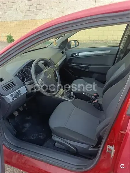 Usado Opel Astra Enjoy 90 CV (66 kW) 2005 Rojo Berlina
