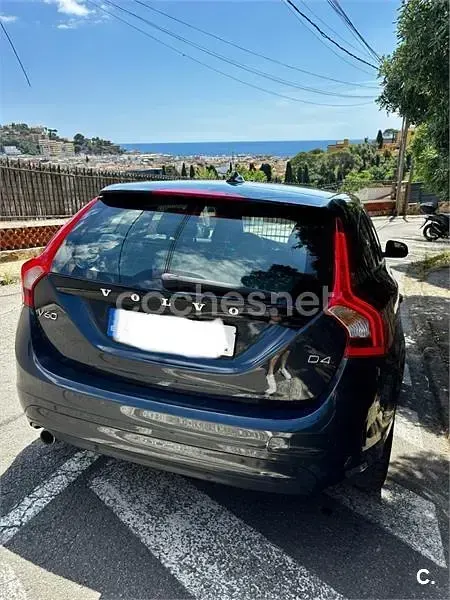 Usado Volvo V60 Momentum 181 CV (133 kW) 2015 Negro Familiar