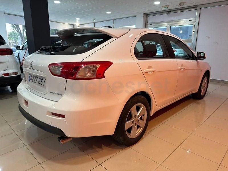 Usado Mitsubishi Lancer Sportback Invite 109 CV (80 kW) 2010 Blanco Berlina