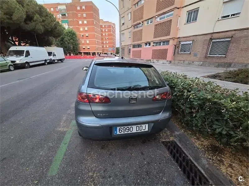 Usado Seat Ibiza Stella 100 CV (73 kW) 2004 Gris / plata Utilitario
