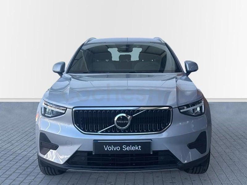 Begagnad Volvo XC40 Core 163 HK (119 kW) 2024 Grå SUV