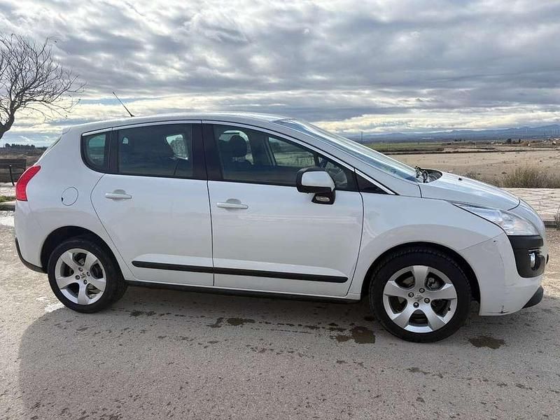 Usado Peugeot 3008 Active 111 CV (81 kW) 2012 Blanco Familiar
