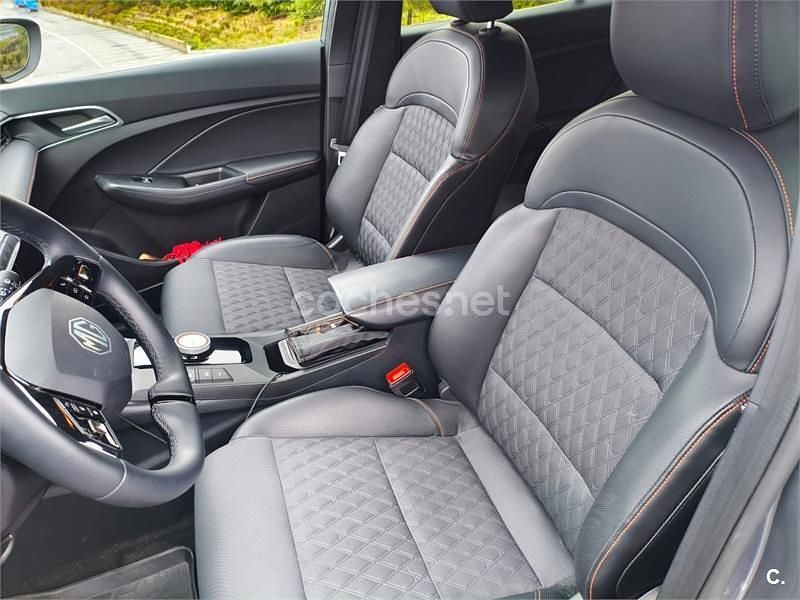 Usado MG MG3 Luxury 195 CV (143 kW) 2025 Gris / plata Utilitario