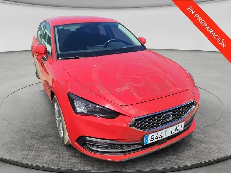 Usado Seat Leon Reference 115 CV (84 kW) 2021 Rojo Berlina