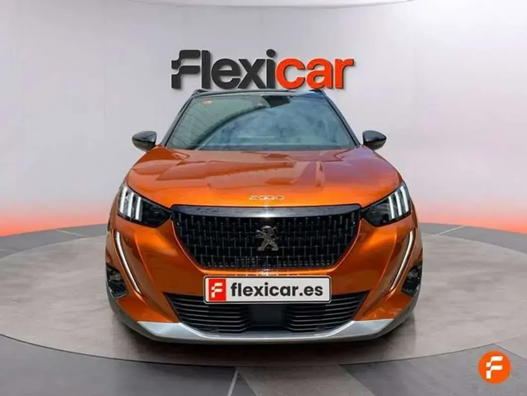 Usado Peugeot 2008 Allure 131 CV (96 kW) 2021 Naranja SUV