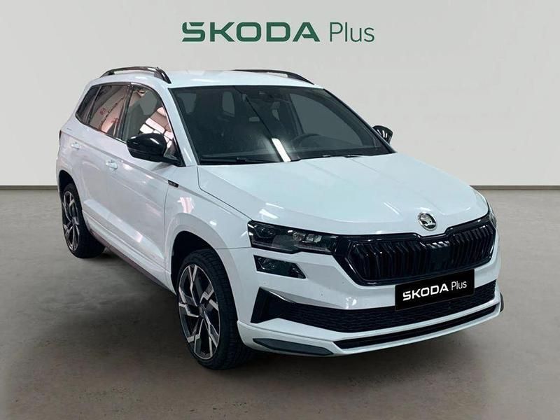 Blanco Nuevo 2025 Skoda Karoq SportLine SUV | 32.490 € (Precio justo) - Imagen 1/4