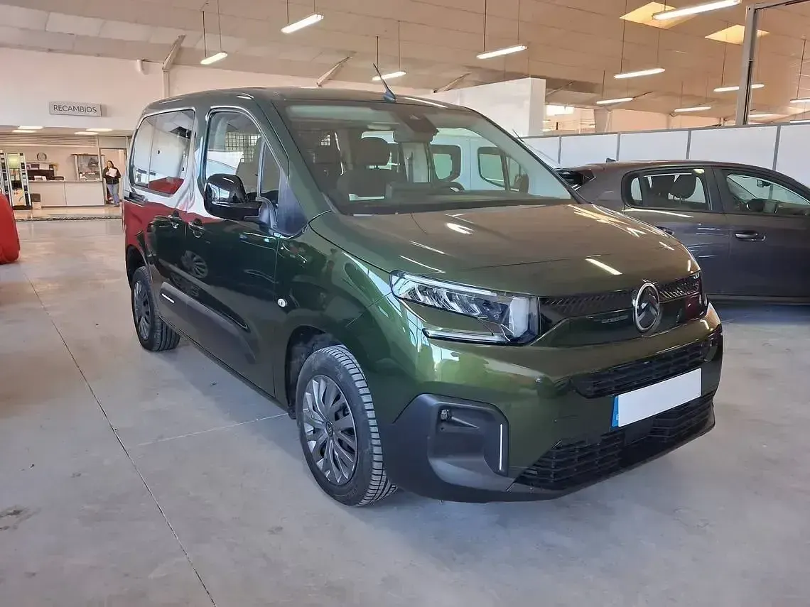 Occasion Citroën Berlingo Feel 102 PK (75 kW) 2024 Grijs MPV