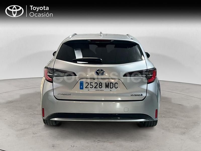 Usado Toyota Corolla Active 122 CV (89 kW) 2022 Gris / plata Berlina