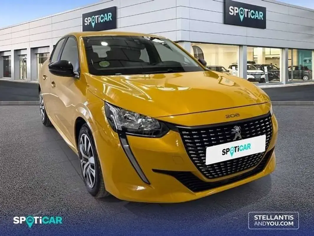 Usado Peugeot 208 Active 75 CV (55 kW) 2024 Amarillo Utilitario