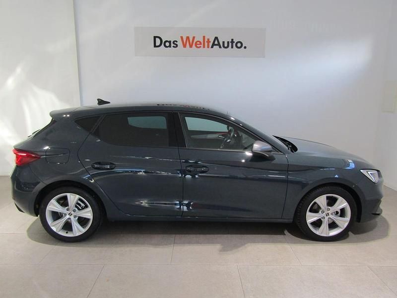 Usado Seat Leon FR 116 CV (85 kW) 2025 Azul Utilitario
