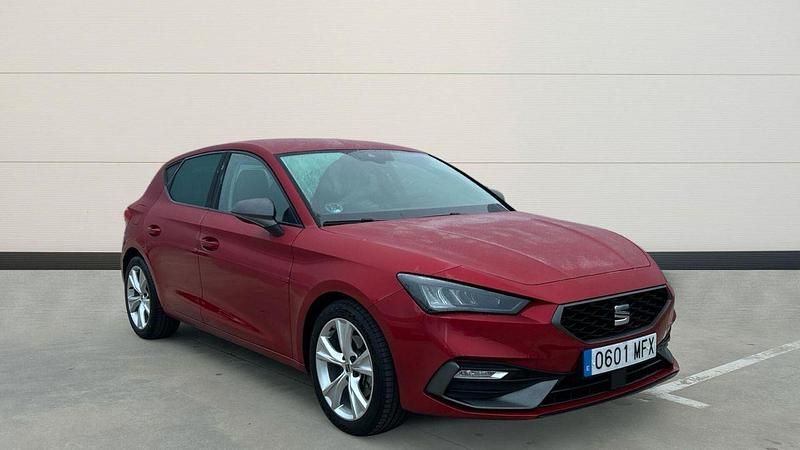 Usado Seat Leon FR 130 CV (95 kW) 2023 Rojo Berlina