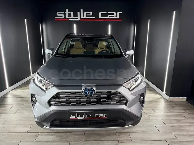 Usado Toyota RAV4 Hybrid Luxury 222 CV (163 kW) 2021 Gris / plata SUV